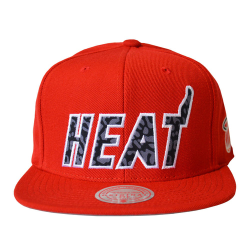 Czapka z daszkiem Mitchell & Ness Miami Heat -  6HSSMM20060-MHERED1