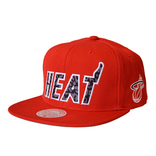 Czapka z daszkiem Mitchell & Ness Miami Heat -  6HSSMM20060-MHERED1