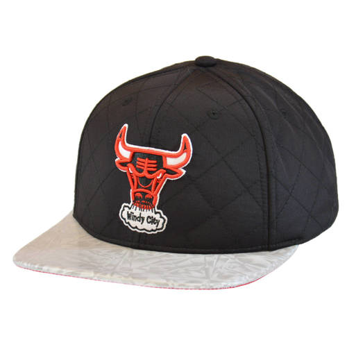 Czapka z daszkiem Mitchell & Ness NBA Diamond Base HWC Chicago Bulls - HHSS3182-CBUYYPPPBLCK