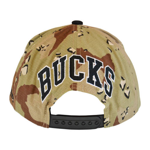 Czapka z daszkiem Mitchell & Ness NBA Milwaukee Bucks Choco Camo - HHSS1101-MBUYYPPPCAMO